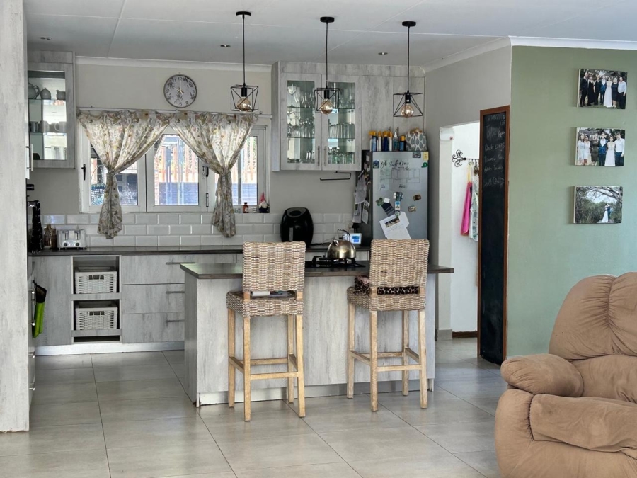 5 Bedroom Property for Sale in Sunrise On Sea Eastern Cape